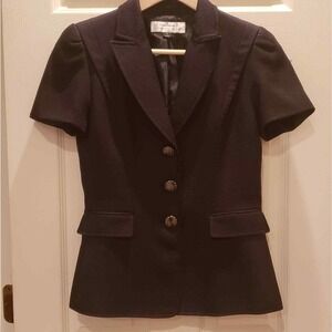 Tahari Women's black business blazer size 4